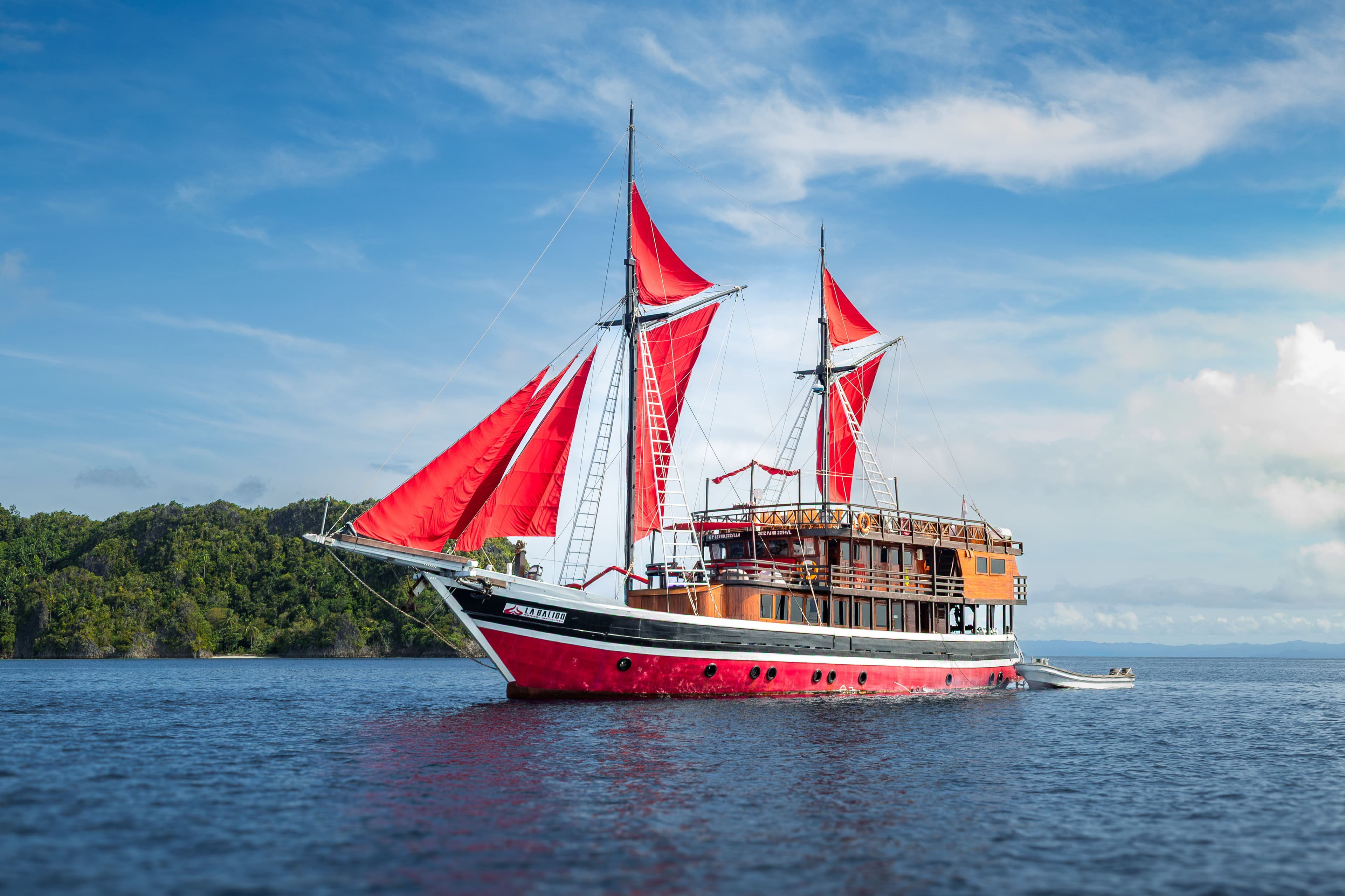 La Galigo berlabuh di Wakatobi